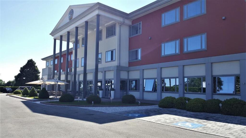 Hotel Poppi Mira Bagian luar foto