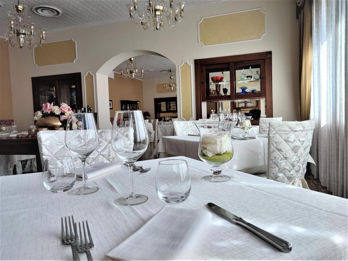 Hotel Poppi Mira Bagian luar foto