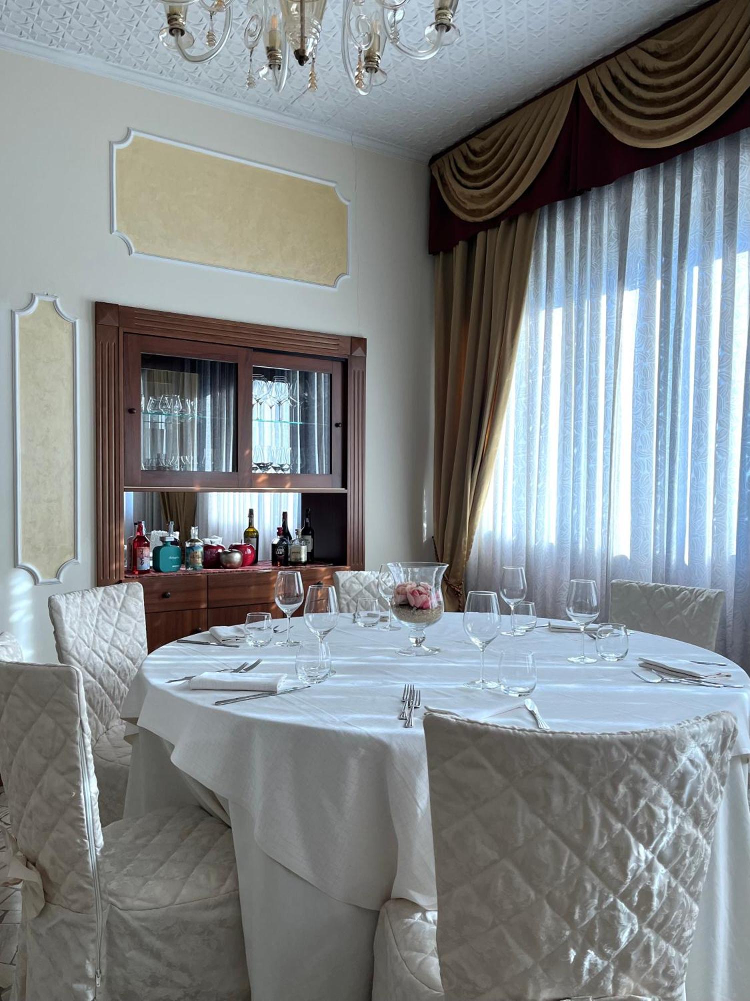 Hotel Poppi Mira Bagian luar foto