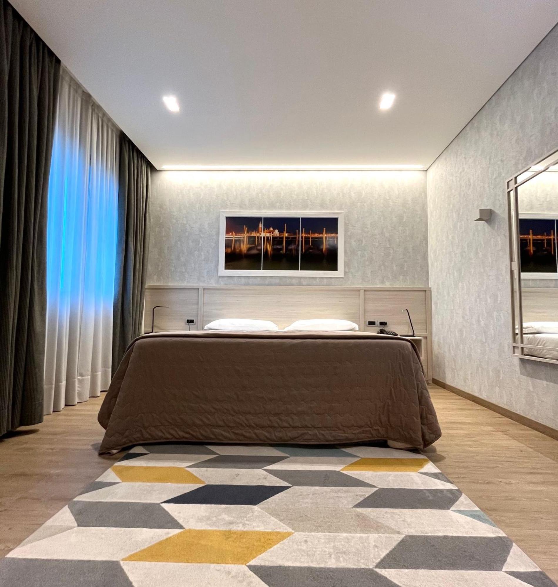 Hotel Poppi Mira Bagian luar foto