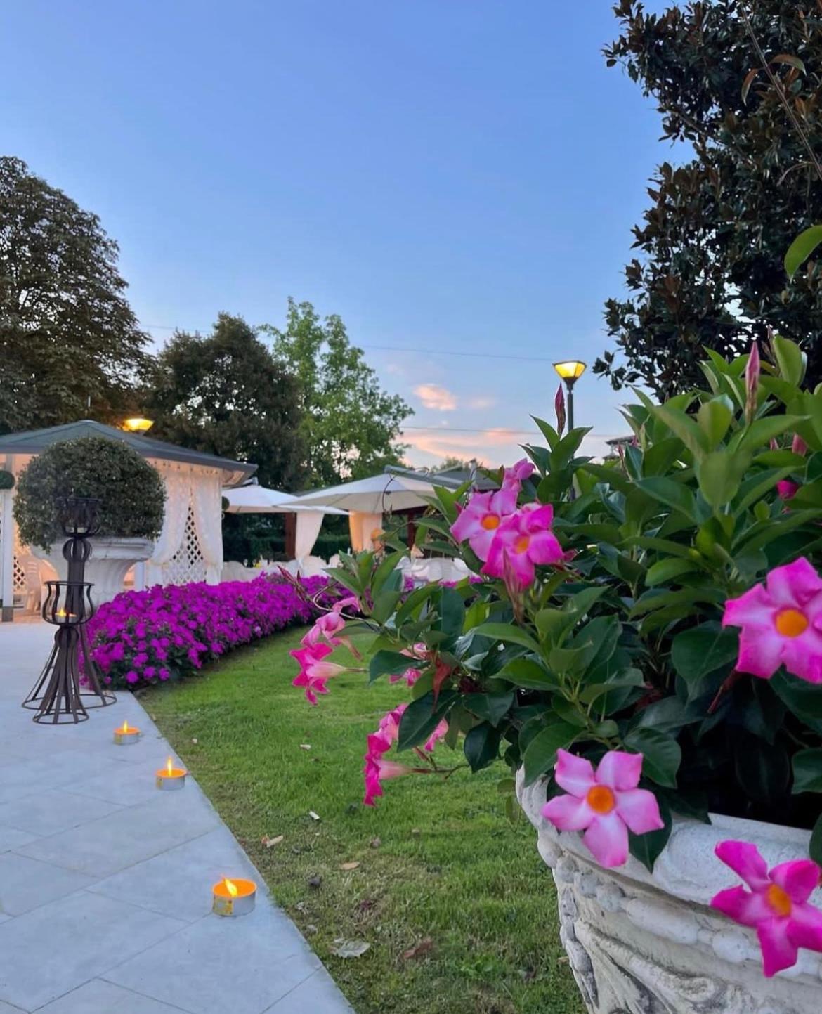 Hotel Poppi Mira Bagian luar foto