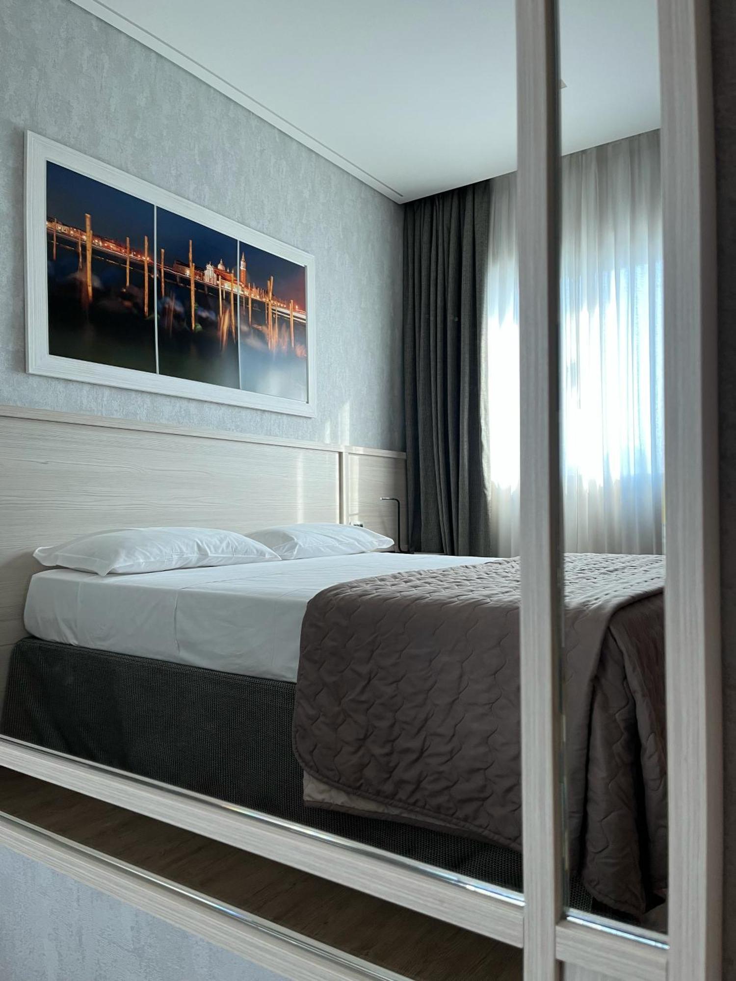 Hotel Poppi Mira Bagian luar foto