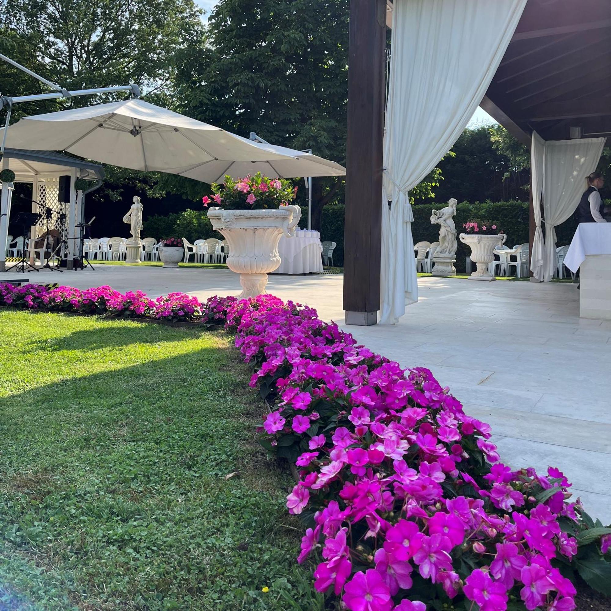 Hotel Poppi Mira Bagian luar foto